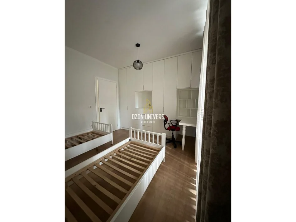 Tirane, jepet me qera apartament 2+1+Ballkon Kati 5, 127 m² 800 € (ish Hotel Roland, Astir)