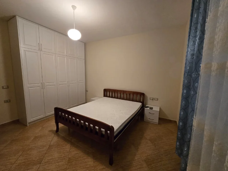 Tirane, jepet me qera apartament 2+1 Kati 5, 105 m² 800 € (Rruga e Kosovareve)