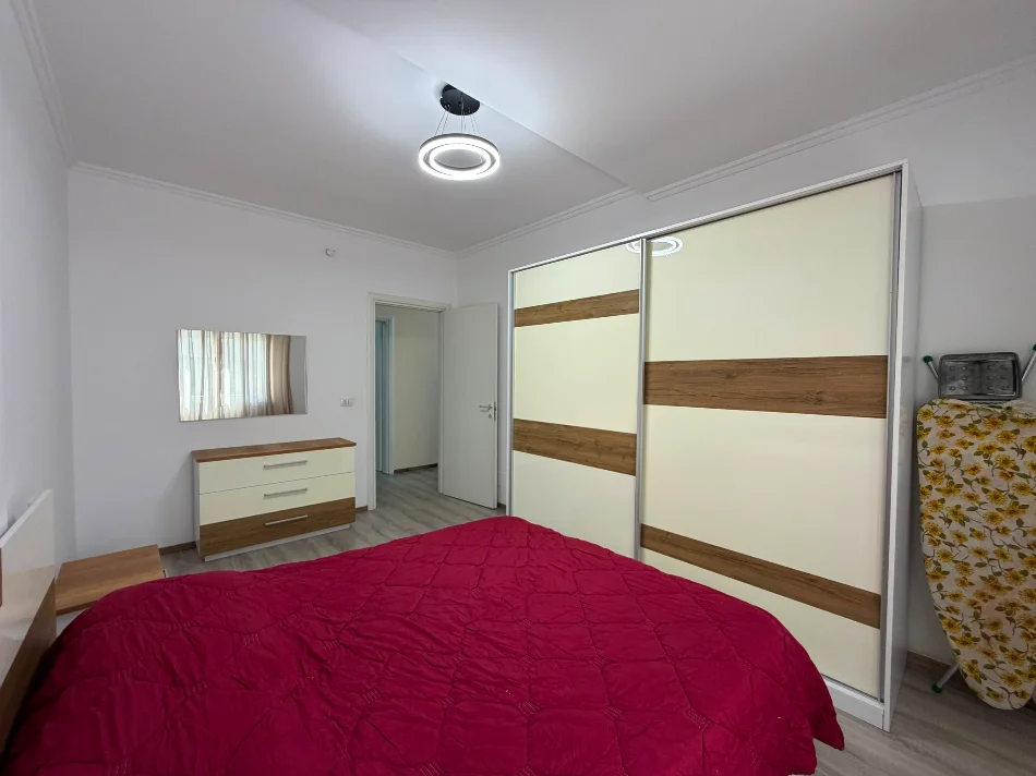 Tirane, jepet me qera apartament 1+1 Kati 4, 70 m² 500 € (Oxhaku)