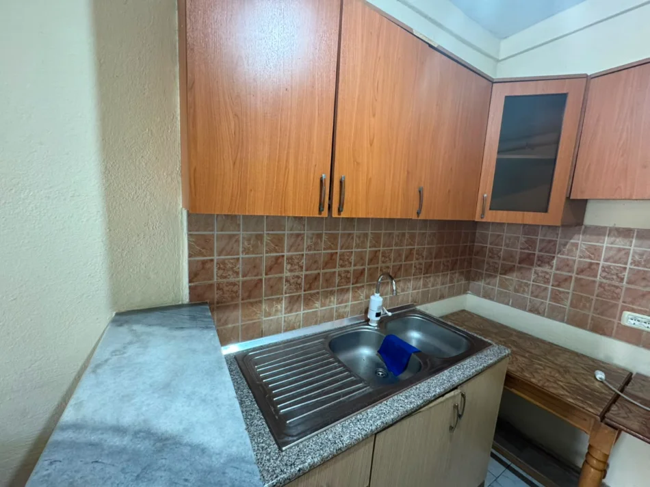 Shqiperi, jepet me qera apartament 2+1+Ballkon Kati 1, 80 m² 300 € (Selitë e vogël)