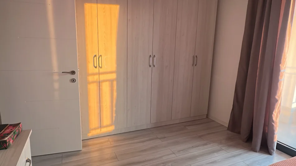 Tirane, jepet me qera apartament 1+1+Ballkon Kati 4, 70 m² 630 € (Bulevardi i Ri)