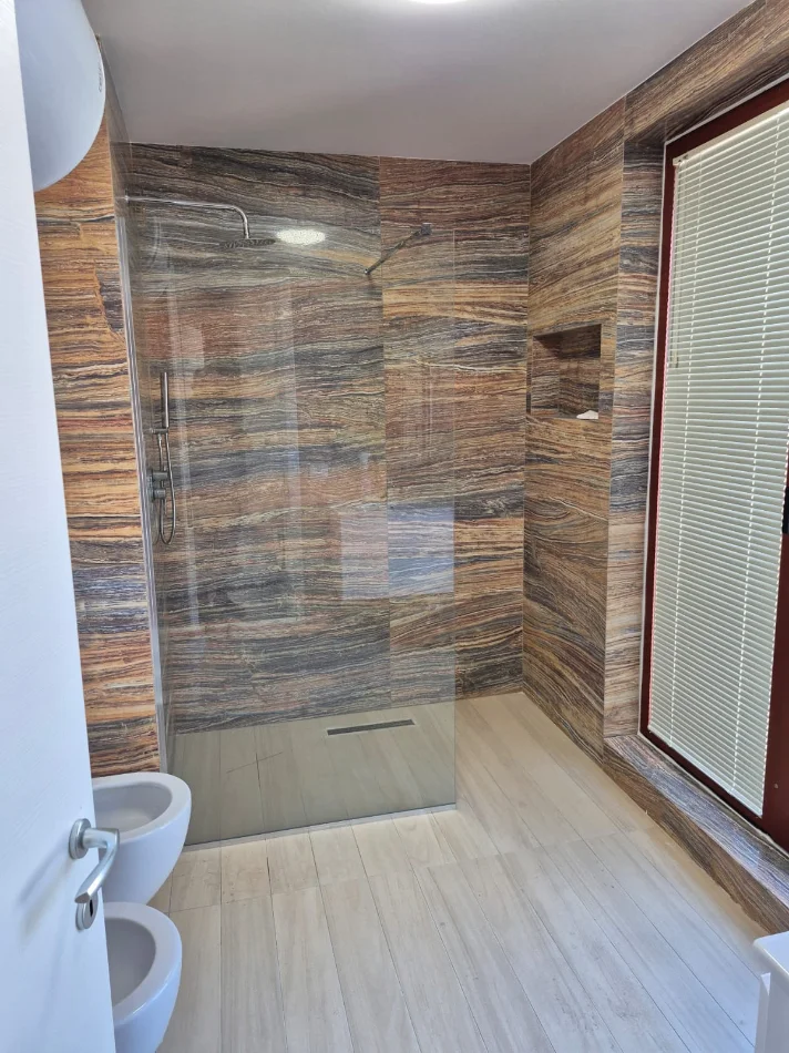 Tirane, jepet me qera apartament 1+1 Kati 7, 70 m² 750 € (Rruga e Kavajes)