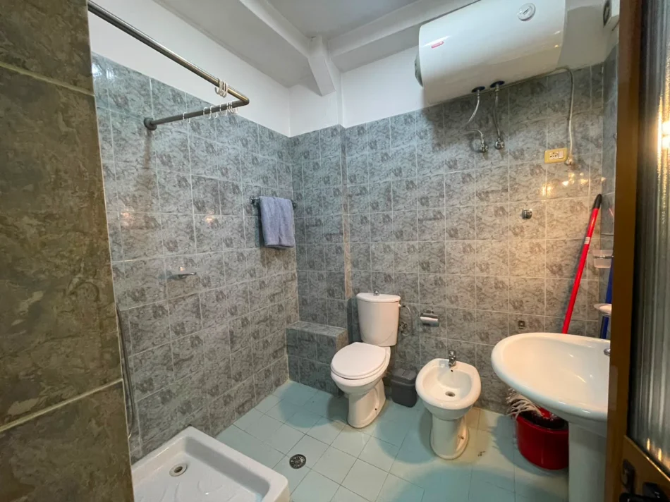 Tirane, jepet me qera apartament 1+1 Kati 5, 70 m² 700 € (Stadiumi Dinamo)