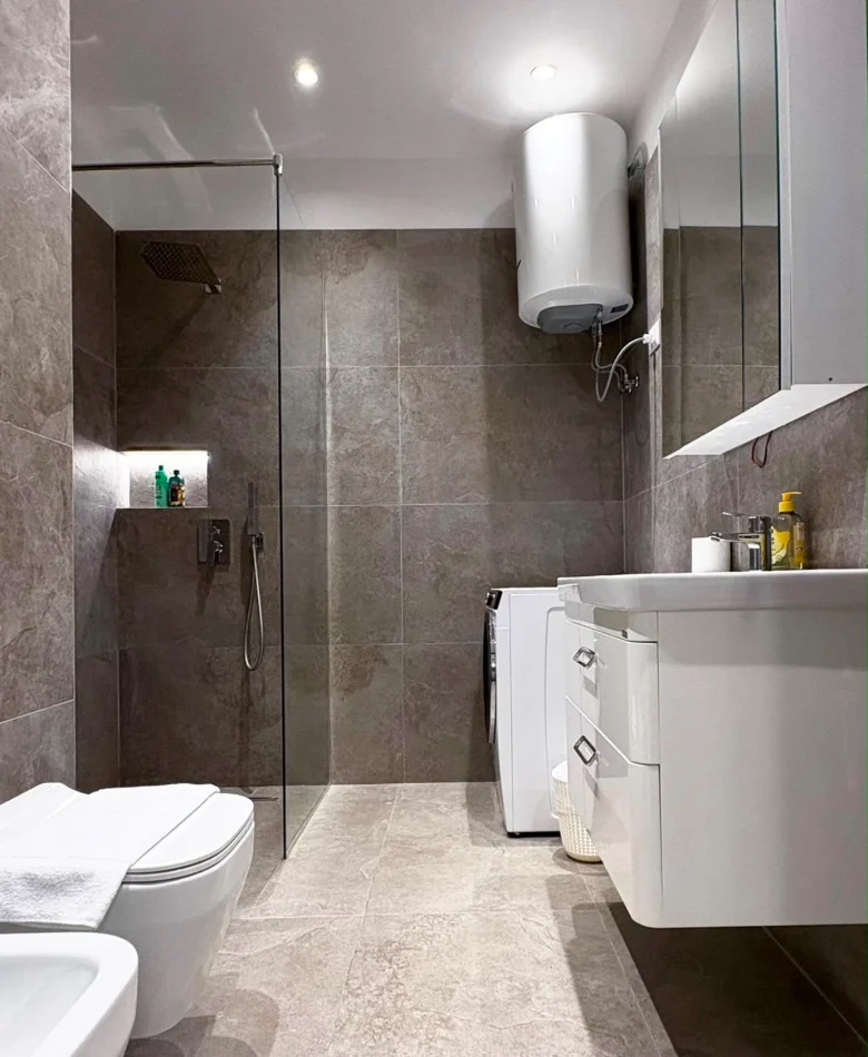 Tirane, jepet me qera apartament 1+1 Kati 2, 70 m² 800 € (Komuna e Parisit/Kompleksi Olimpik)