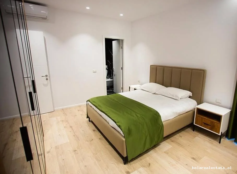 Tirane, jepet me qera apartament 2+1+Ballkon Kati 8, 182 m² 1.000 € (5 Maji)