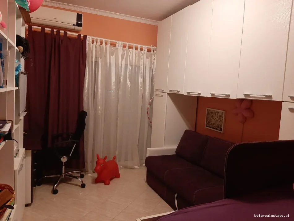 Tirane, jepet me qera apartament 2+1+Ballkon Kati 8, 100 m² 590 € (Astir)