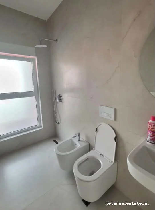 Tirane, jepet me qera apartament 1+1+Ballkon Kati 9, 75 m² 540 € (Ali Dem)