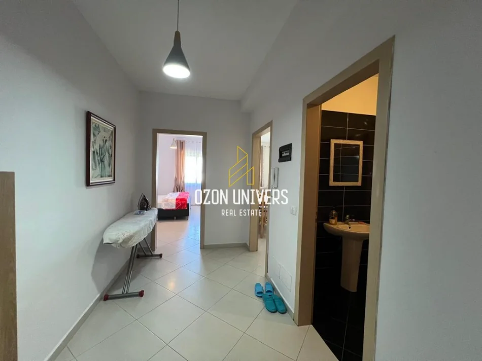 Tirane, jepet me qera apartament 1+1+Ballkon Kati 8, 70 m² 500 € (Yzberisht)