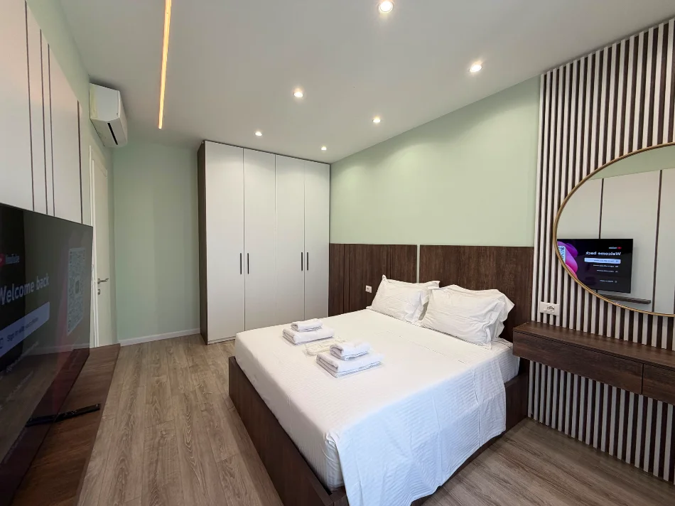 Tirane, jepet me qera apartament 1+1 Kati 3, 70 m² 800 € (Komuna e Parisit)