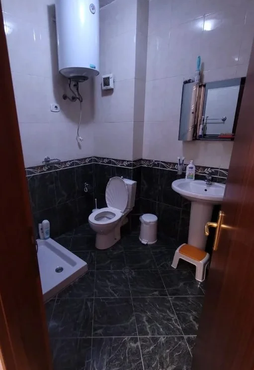 Tirane, jepet me qera apartament 2+1 , 125 m² 700 € 