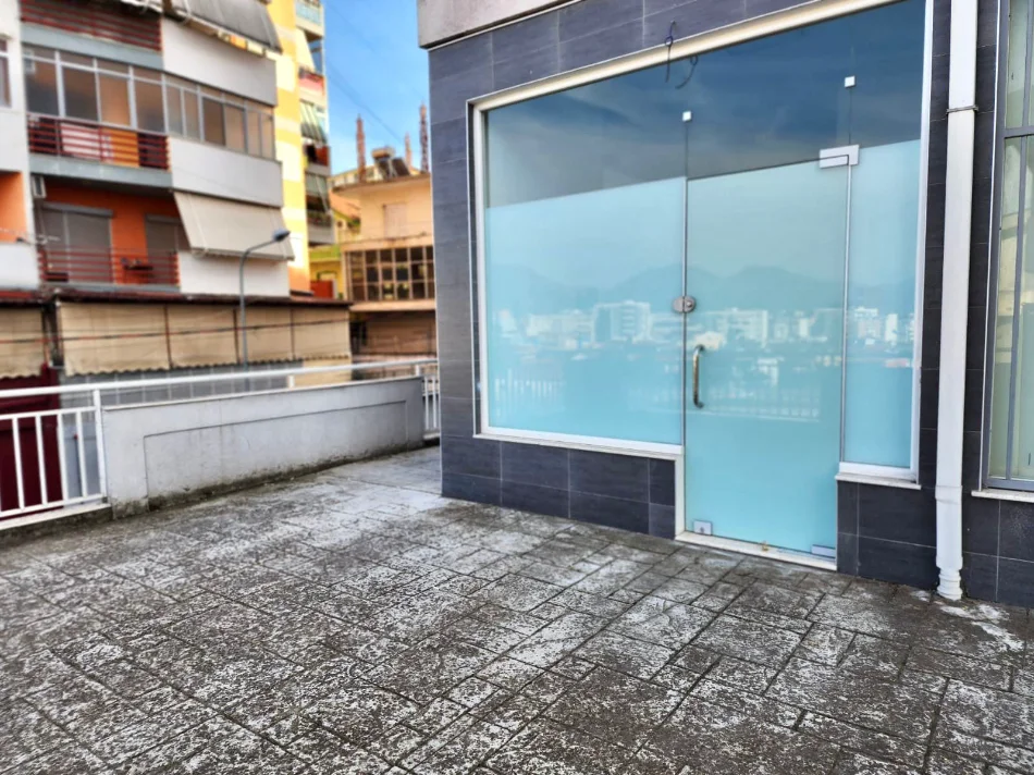 Shitet: Amb i persht. per Zyre ( Selitë - Fiks te Rrethi, me pamje) me Verande | S. 19.26m² || 50,000 Euro