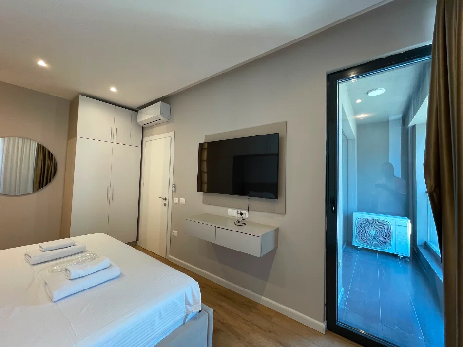 Tirane, jepet me qera apartament 1+1 Kati 5, 70 m² 800 € (Komuna e Parisit)