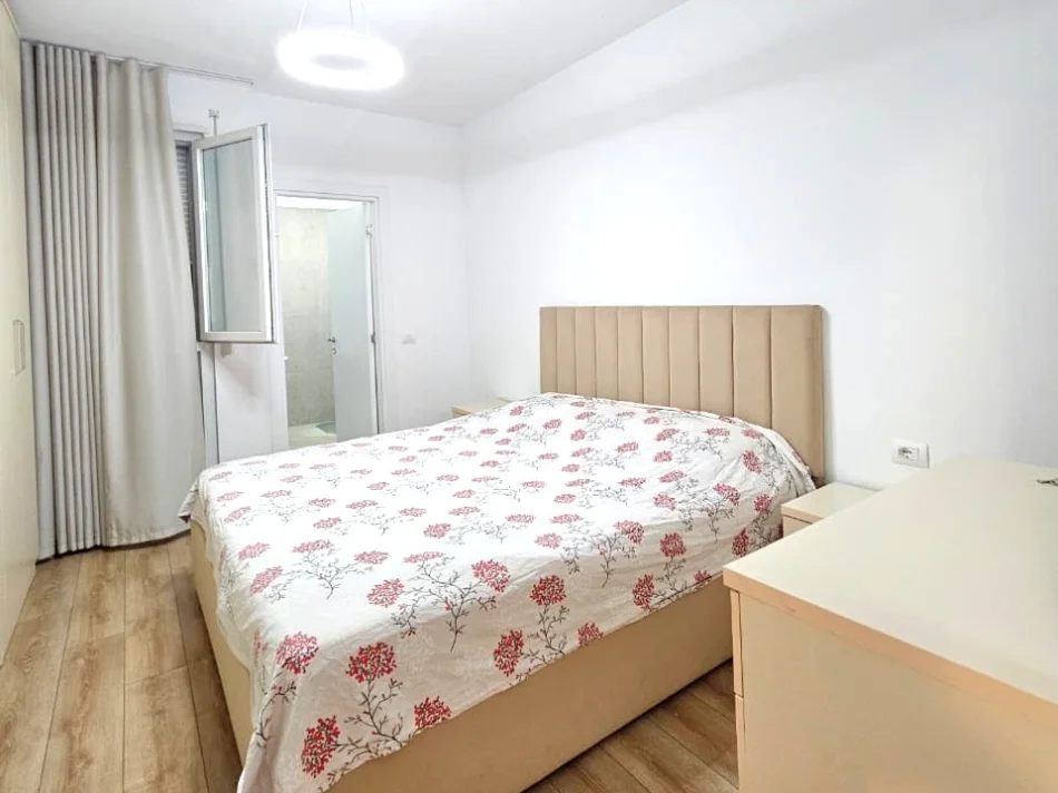 Tirane, jepet me qera apartament 2+1+Ballkon Kati 7, 110 m² 500 € 