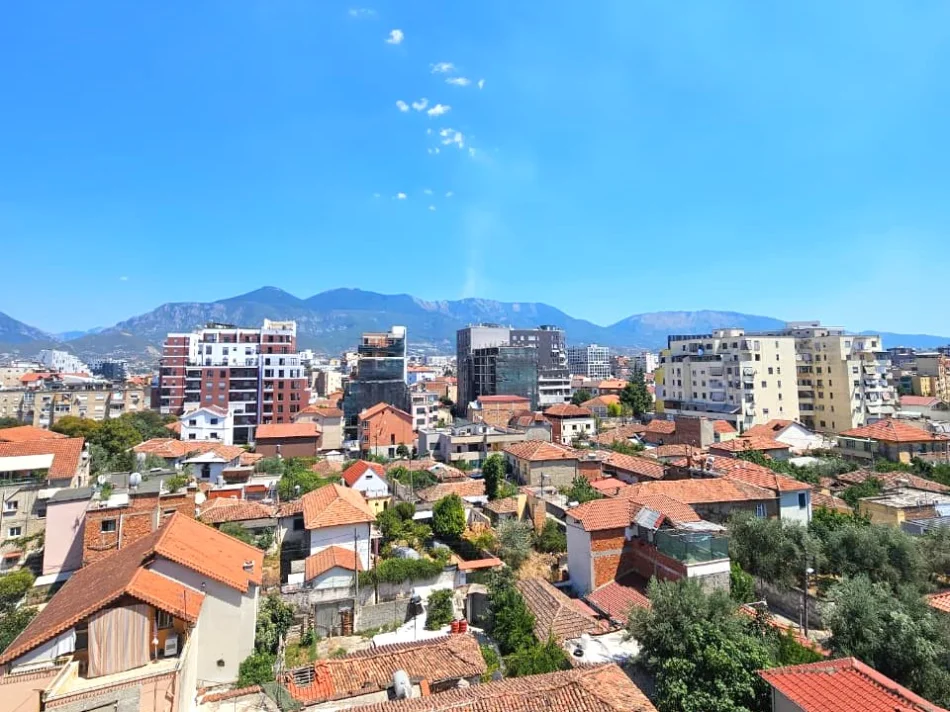 Tirane, jepet me qera apartament 1+1+Ballkon Kati 6, 70 m² 600 € 