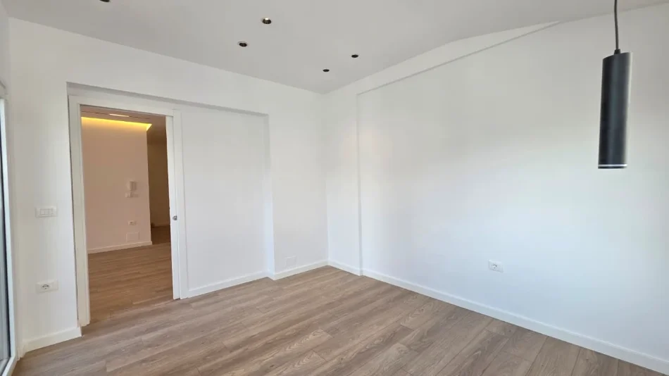 Vlore - Lungomare, shitet apartament 2+1+Aneks+Ballkon Kati 10, 118 m² 242.000 € (Lungomare, Vlorë)