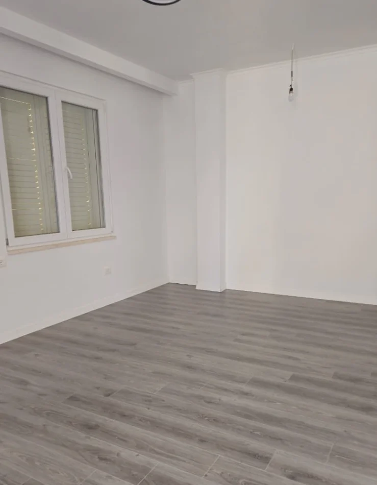 Tirane, jepet me qera Vile 5+1 , 700 m² 2.500 € 