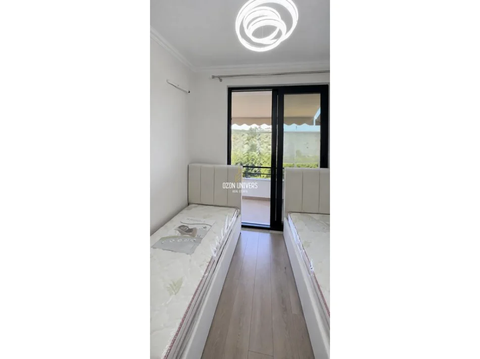 Tirane, shitet apartament 2+1+Ballkon Kati 4, 106 m² 273.000 € (Liqeni i Thatë)
