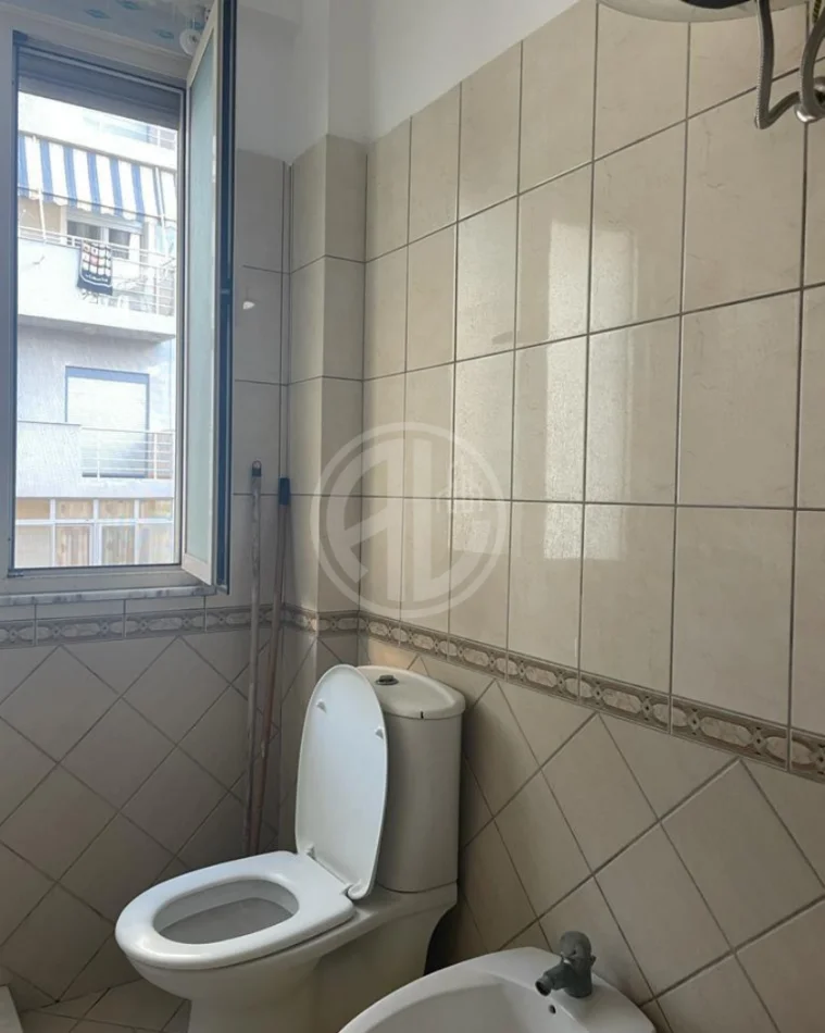 Durres, shes apartament 1+1+Ballkon Kati 3, 