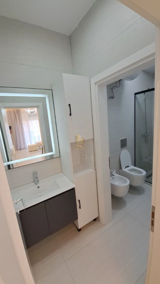 Tirane, jepet me qera apartament 2+1+Ballkon Kati 5, 82 m² 600 € 