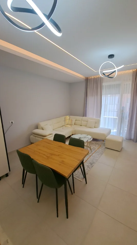 Tirane, jepet me qera apartament 2+1+Ballkon Kati 5, 82 m² 600 € 