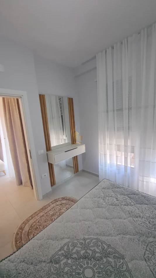 Tirane, jepet me qera apartament 2+1+Ballkon Kati 5, 82 m² 600 € 