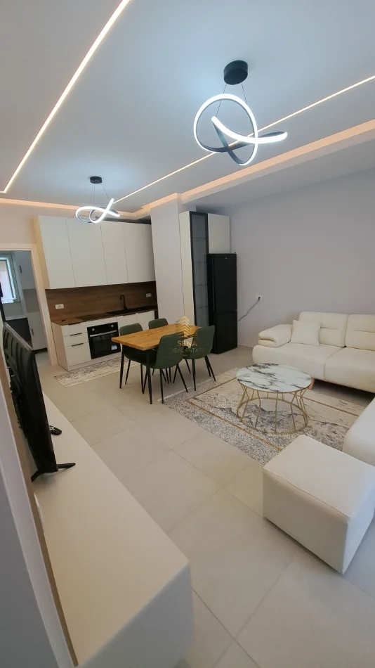 Tirane, jepet me qera apartament 2+1+Ballkon Kati 5, 82 m² 600 € 