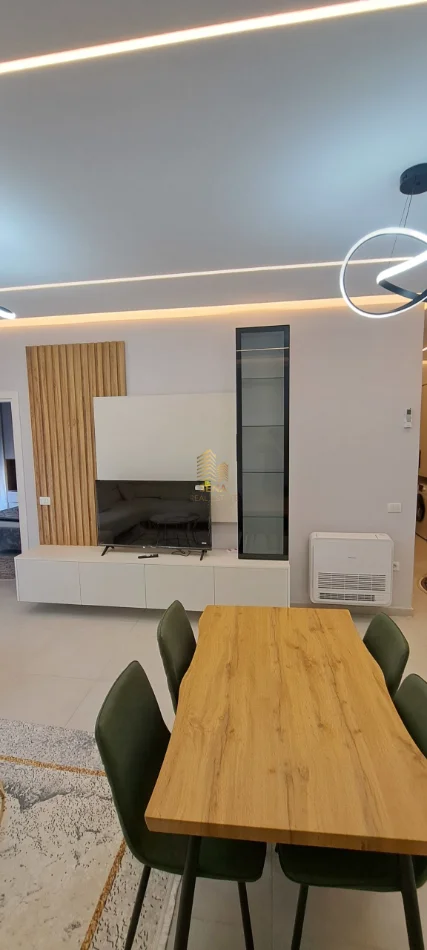 Tirane, jepet me qera apartament 2+1+Ballkon Kati 5, 82 m² 600 € 