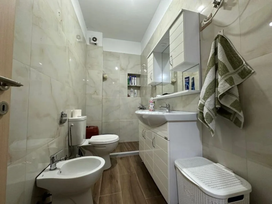 Tirane, shitet apartament 2+1 Kati 6, 102 m² 140.000 € (Unaze e Re)