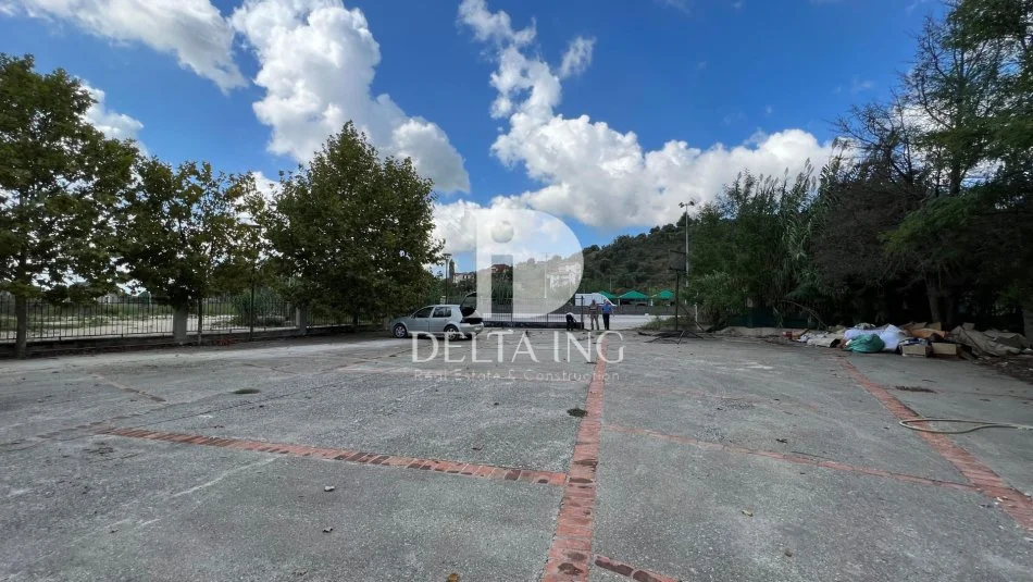 Tirane, jepet me qera magazine Kati 0, 580 m² 2.000 € (Marikaj, Vore)