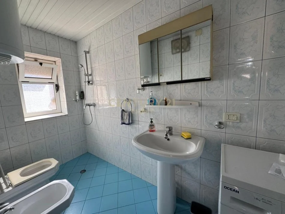 Tirane, shes 1+1 Kati 3, 64 m² 135.000 € (Pazari i ri)