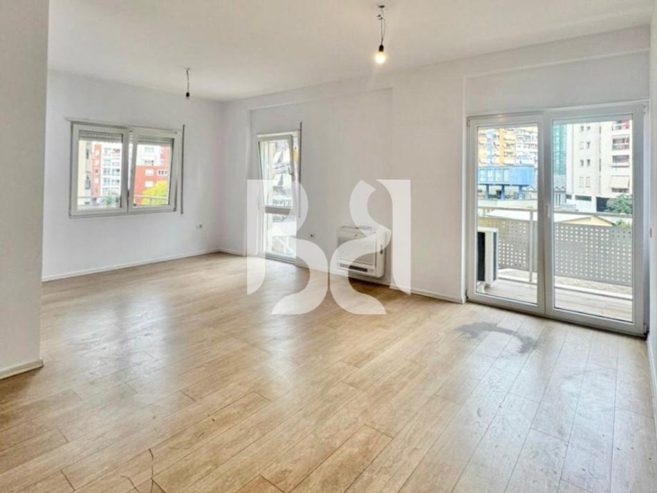 Tirane, jepet me qera apartament 2+1 Kati 3, 95 m² 850 € (Rruga e Kosovareve)