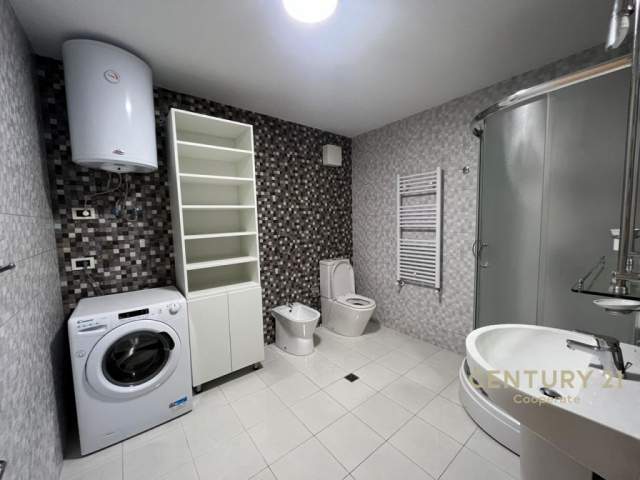 Tirane, jepet me qera apartament 4+1+BLK Kati 4, 145 m² 1.700 Euro (NOBIS)