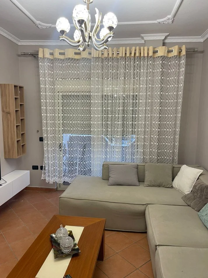 Tirane, jepet me qera Vile 2+1+Ballkon Kati 2, 100 m² 600 € (irfan tomini)