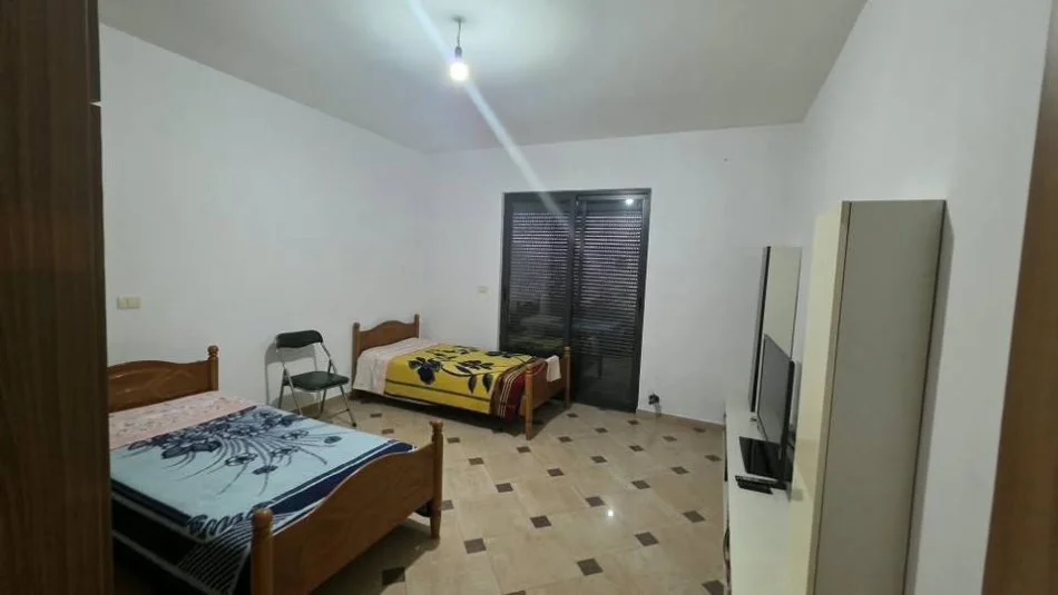Tirane, jepet me qera apartament 2+1 Kati 2, 70 m² 600 € (Unaza Re)