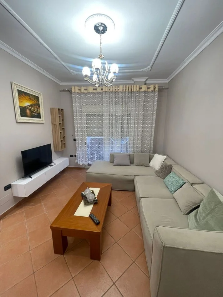 Tirane, jepet me qera Vile 2+1+Ballkon Kati 2, 100 m² 600 € (irfan tomini)