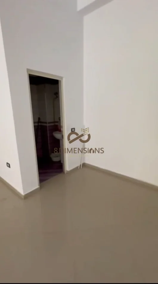 Tirane, shitet dyqan Kati 0, 125 m² 275.000 € (yzberisht)