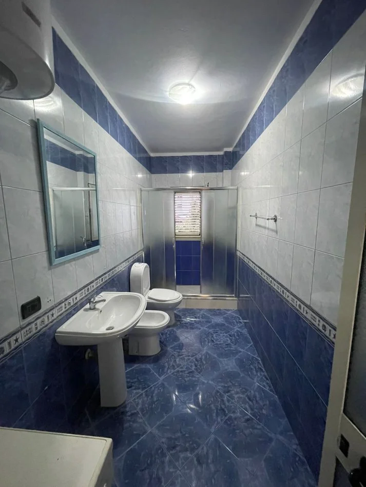 Tirane, jepet me qera Vile 2+1+Ballkon Kati 2, 100 m² 600 € (irfan tomini)