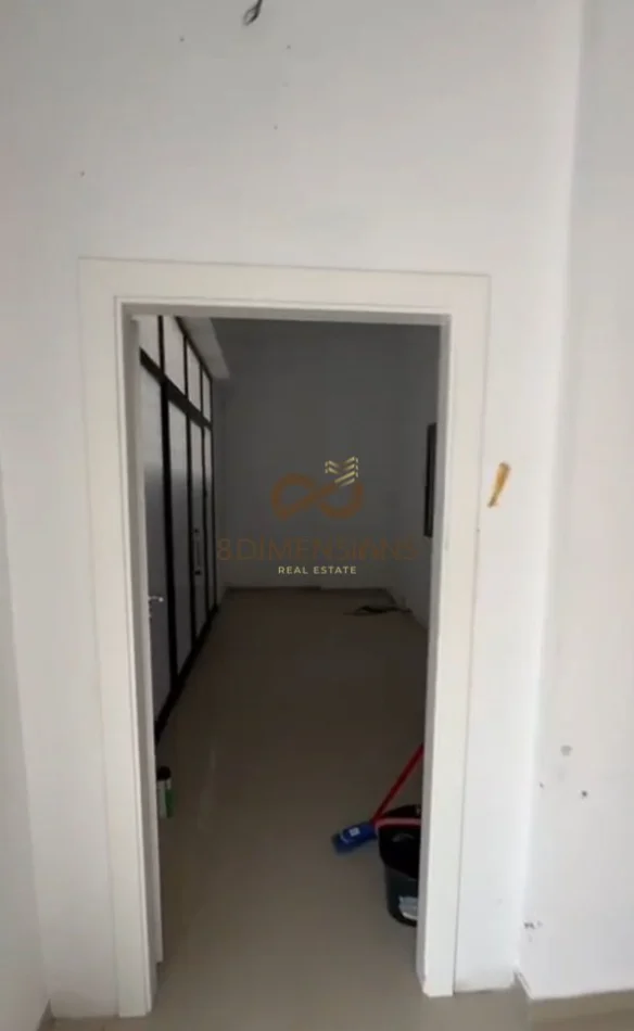 Tirane, shitet dyqan Kati 0, 125 m² 275.000 € (yzberisht)