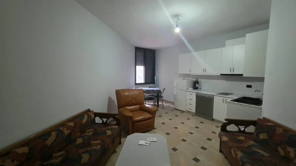 Tirane, jepet me qera apartament 2+1 Kati 2, 70 m² 600 € (Unaza Re)
