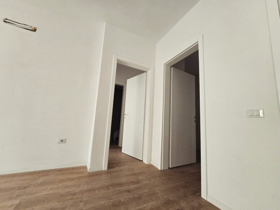Tirane, shitet apartament 1+1 , 78 m² 175.000 € (Liqeni i Thate)