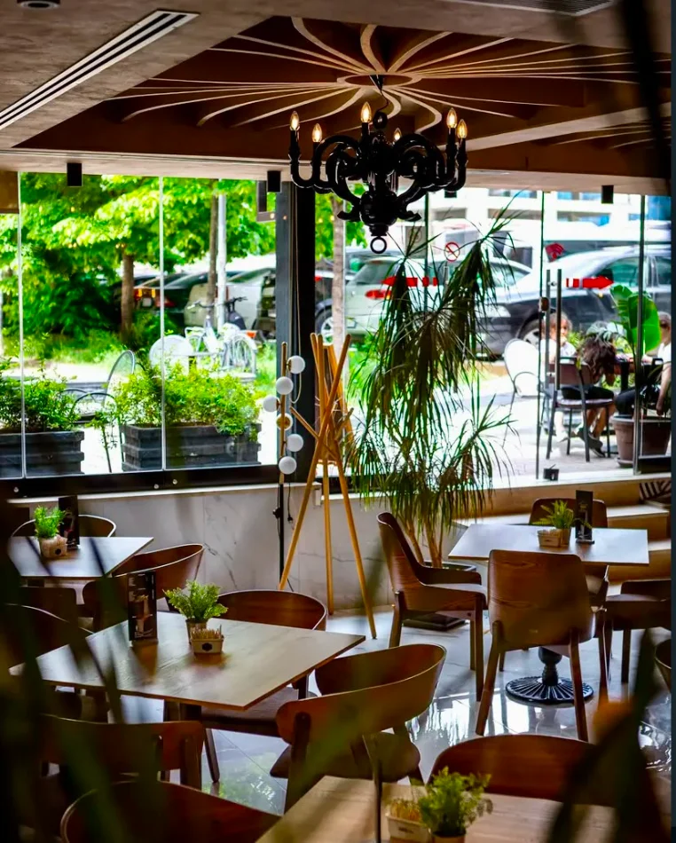Tirane, jepet me qera bar-resorant Kati 0, 330 m² (Bulevardi Gjergj Fishta)