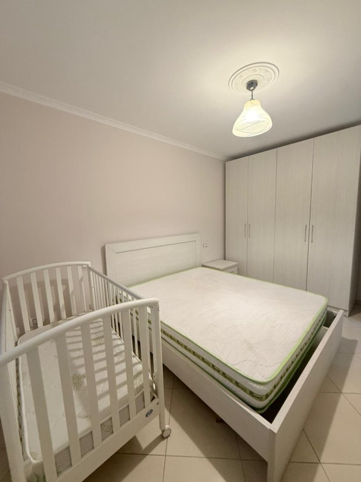 Tirane, jepet me qera apartament 1+1 Kati 2, 65 m² 6.000 € (rruga e kosovarve)