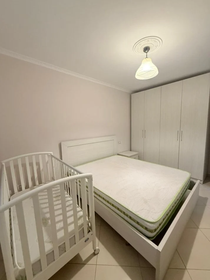 Tirane, jepet me qera apartament 1+1 Kati 2, 65 m² 6.000 € (rruga e kosovarve)