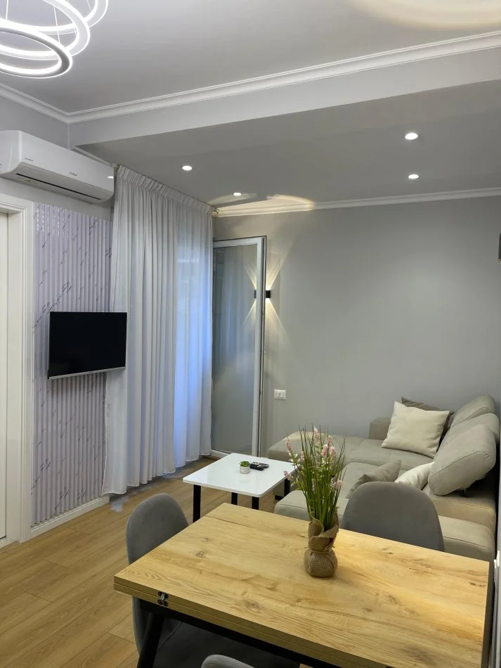 Tirane, shitet apartament 1+1+Ballkon Kati 2, 42 m² 119.000 € (Liqeni i Thate)