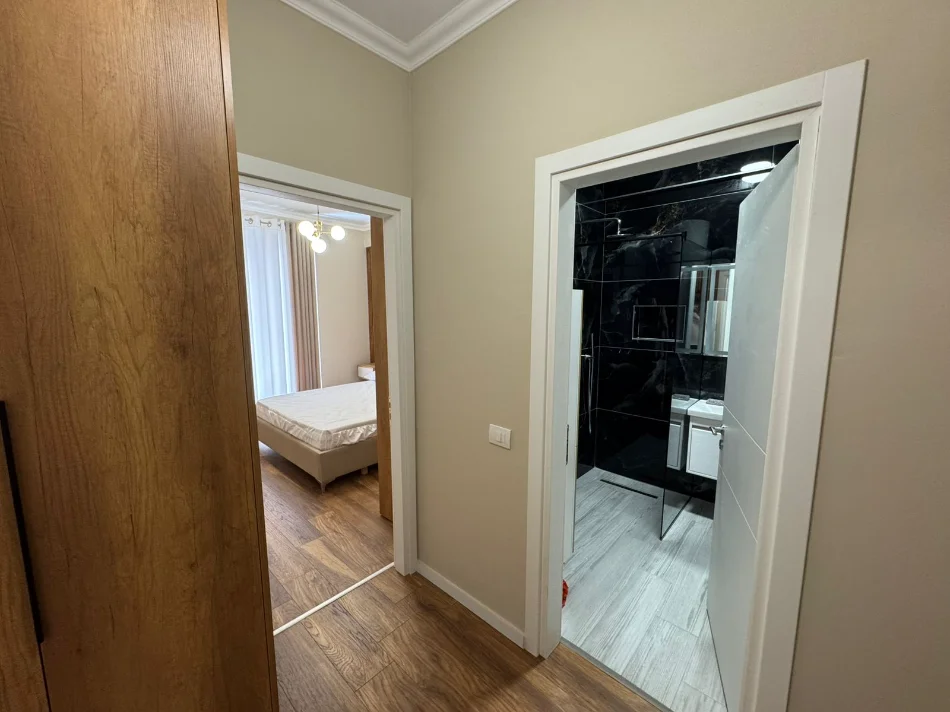 Tirane, jepet me qera apartament 1+1+Ballkon Kati 3, 70 m² 500 € (urban gate)