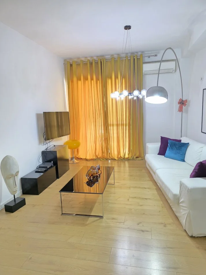 Tirane, jepet me qera apartament 2+1+Ballkon Kati 4, 96 m² 800 € (Rruga Frosina Plaku)
