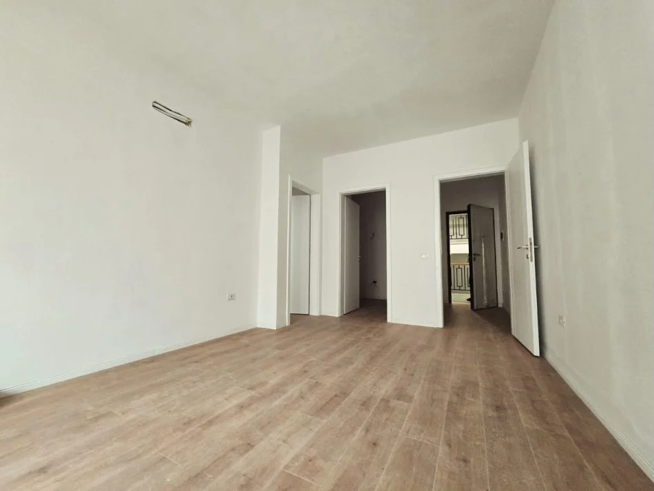 Tirane, shitet apartament 1+1 , 78 m² 175.000 € (Liqeni i Thate)