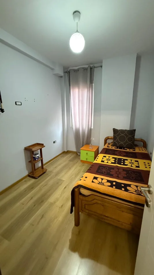 Tirane, jepet me qera apartament 3+1 Kati 3, 92 m² 550 € (Kopshti Botanik)