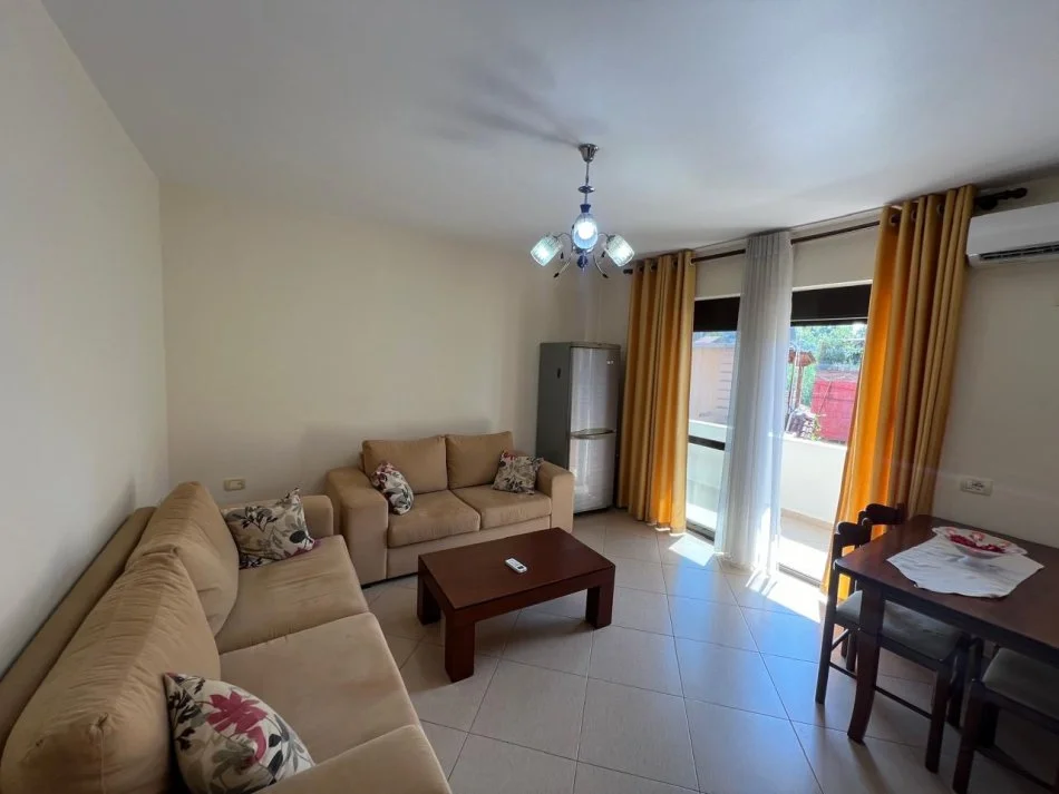 Tirane, jepet me qera apartament 1+1 Kati 2, 60 m² 500 euro (Stacioni I Trenit)