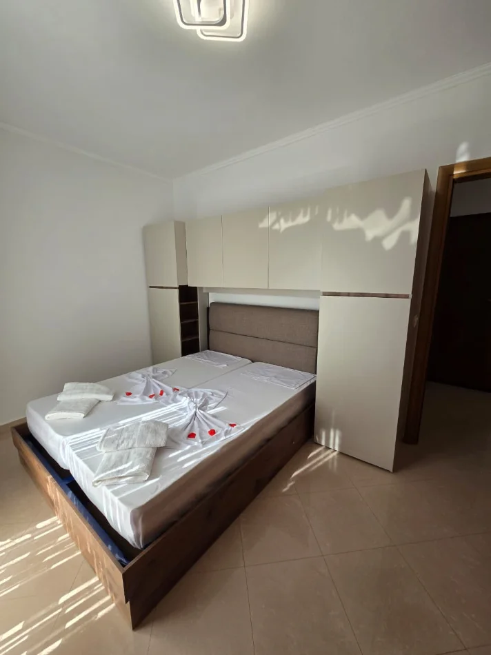 Tirane, jepet me qera apartament 2+1+Ballkon Kati 8, 115 m² 700 € (5 Maji)